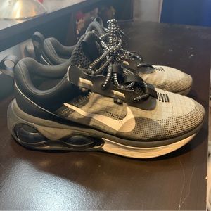 Airmax 2021 lightly used size 11